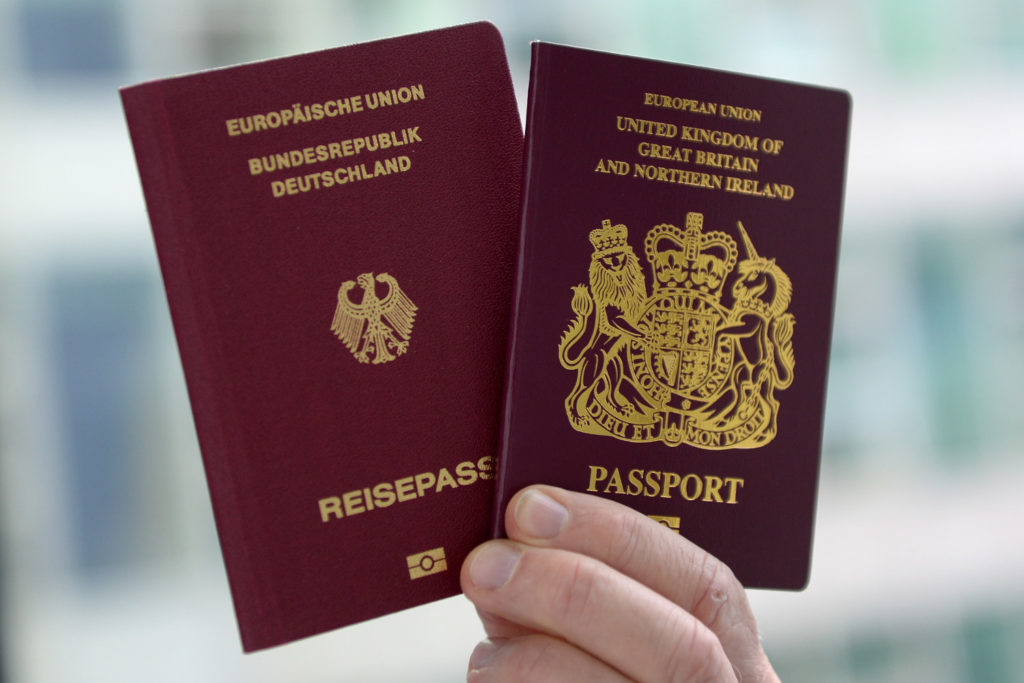 Rekord në Ballkan, 390 mijë shqiptarë kanë marrë një pasaportë të vendeve të BE-së