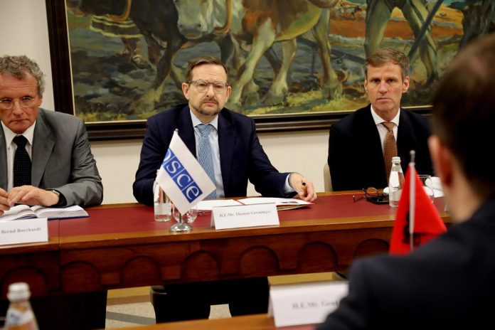 OSBE për krizën politike në Shqipëri, thërret palët për dialog dhe respektim të Kushtetutës