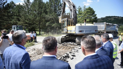 Nis realizimi i dy projekteve infrastrukturore në komunën e Klinës