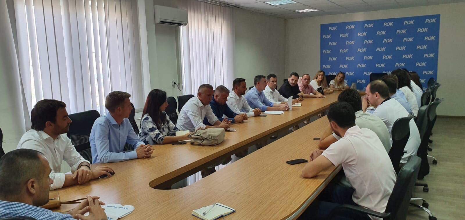 Veseli takon kryesitë e degëve, kërkon mobilizim për zgjedhje