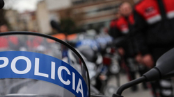 Pezullohet nga puna polici i Durrësit për shkak të komunikimit jo-etik me pushuesin nga Kosova
