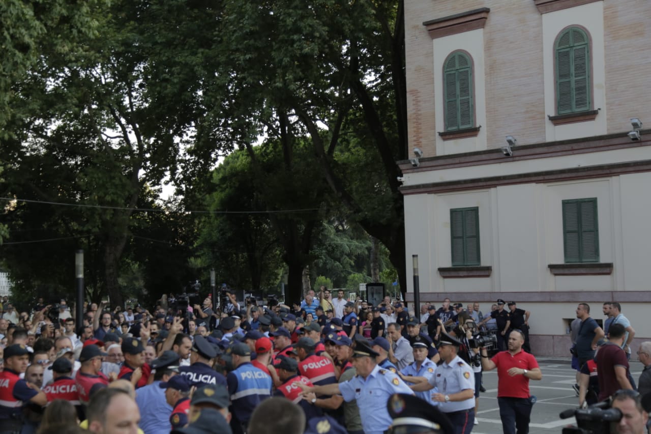 SHSTKK i del në mbrojtje Teatrit Kombëtar të Shqipërisë