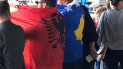 “Zvezda” pritet me flamuj të Kosovës e të Shqipërisë në stadiumin e Helsinkit