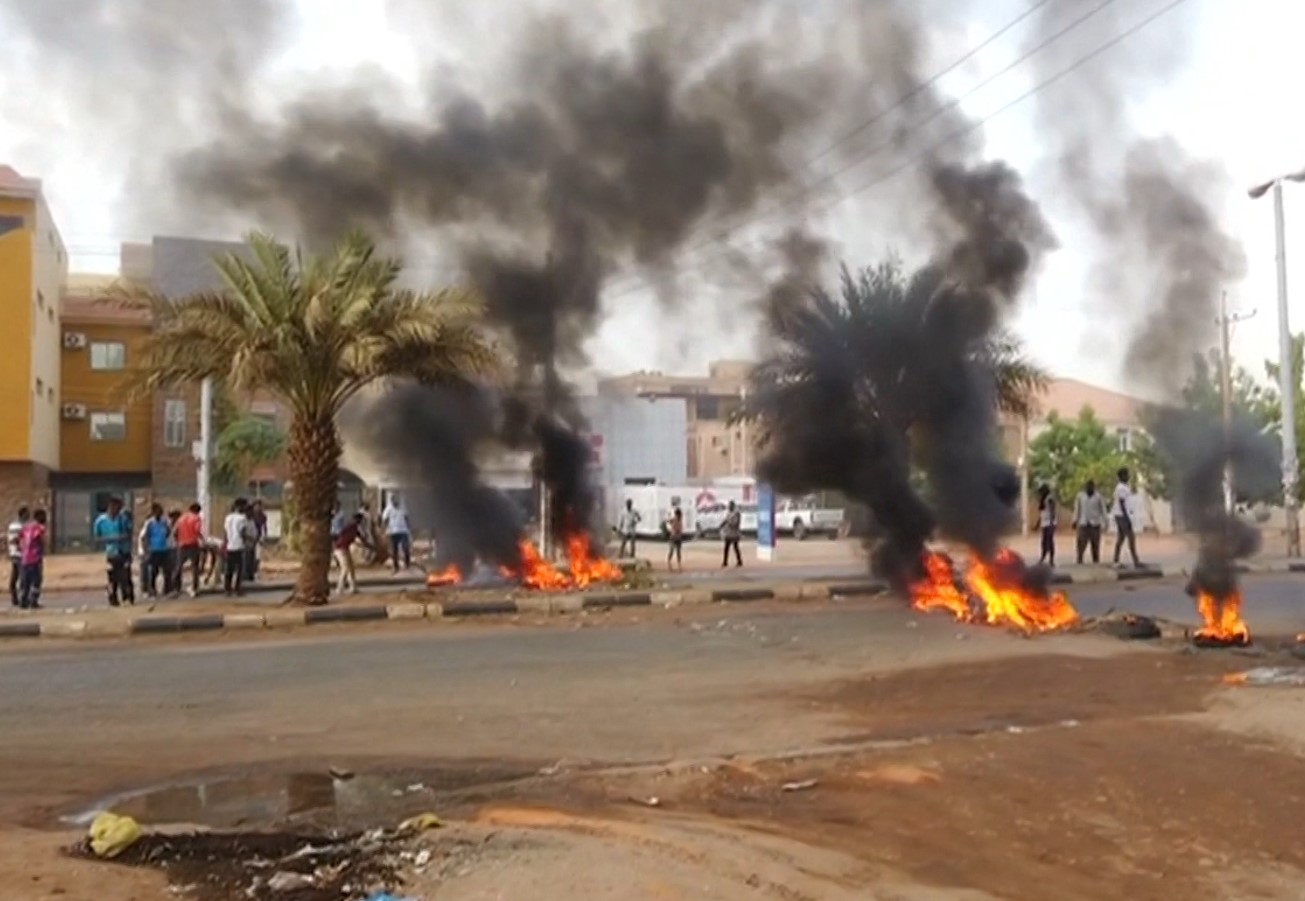 Forcat udhëheqëse në Sudan vrasin tetë protestues