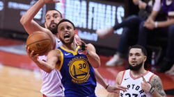Warriors triumfojnë ndaj Raptors dhe barazojnë serinë finale në NBA