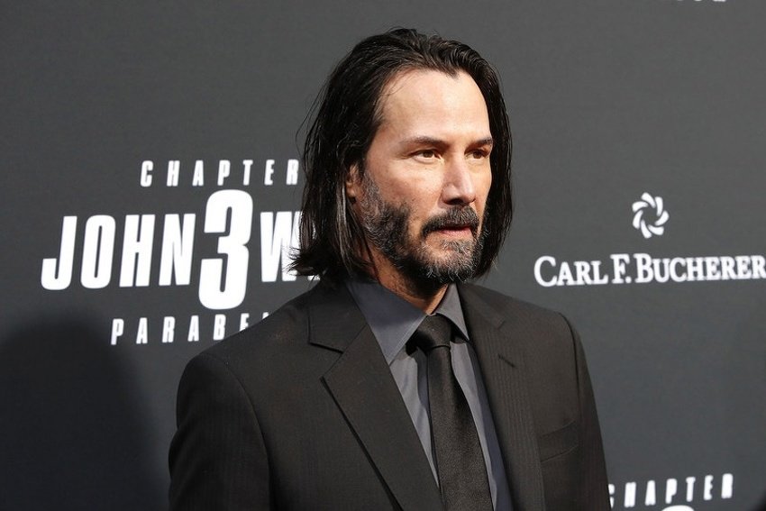 Keanu Reeves e pranon se është shumë i vetmuar, pret dashurinë e madhe