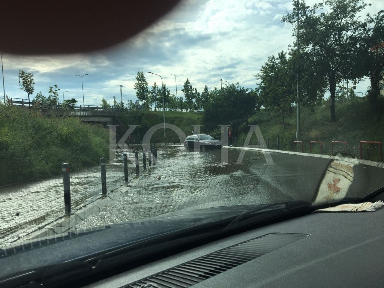 Vërshohet sërish hyrja te Stacioni i Autobusëve në Prishtinë