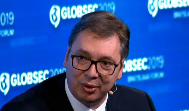 Vuçiq: Vetëm hiqni dorë nga taksa dhe vazhdojmë çfarëdo negociata që doni