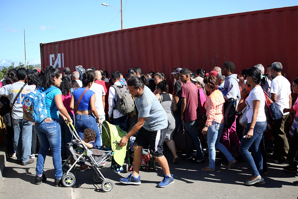 Venezuelasit ikin drejt Kolumbisë me t’u hapur kufiri