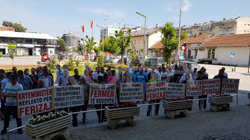 Fermerët e Ferizajt protestojnë para komunës, duan kompensim të dëmeve nga breshëri
