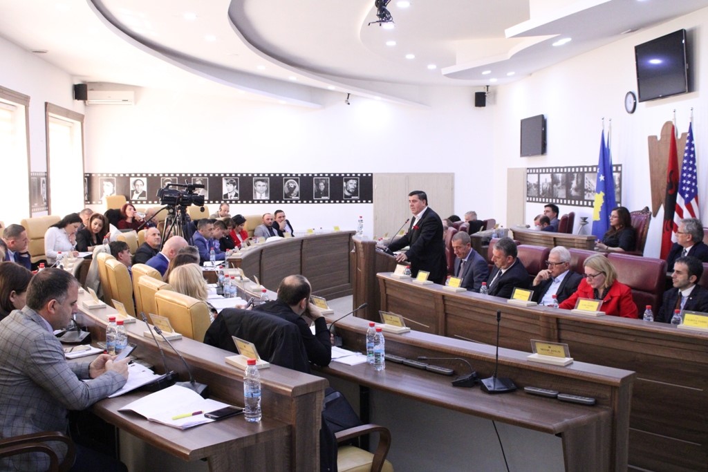 Shumica e këshilltarëve komunalë në Gjilan kundër seancës së jashtëzakonshme për rregulloren e pushimit