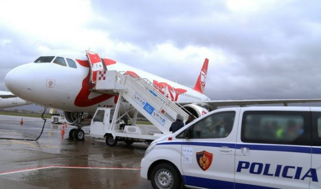 Riatdhesohen 60 shqiptarë nga Franca, Shqipëria thërret të mos kërkojnë azil