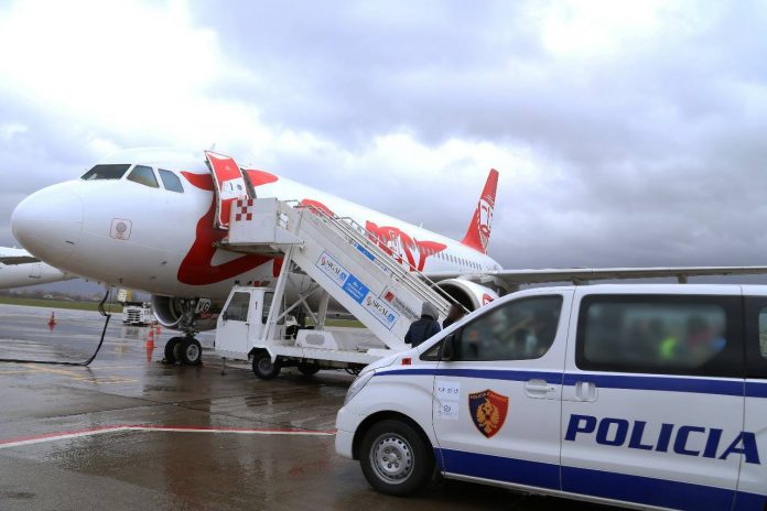 Riatdhesohen nga Franca 60 shqiptarë, i penalizoi kërkimi i azilit