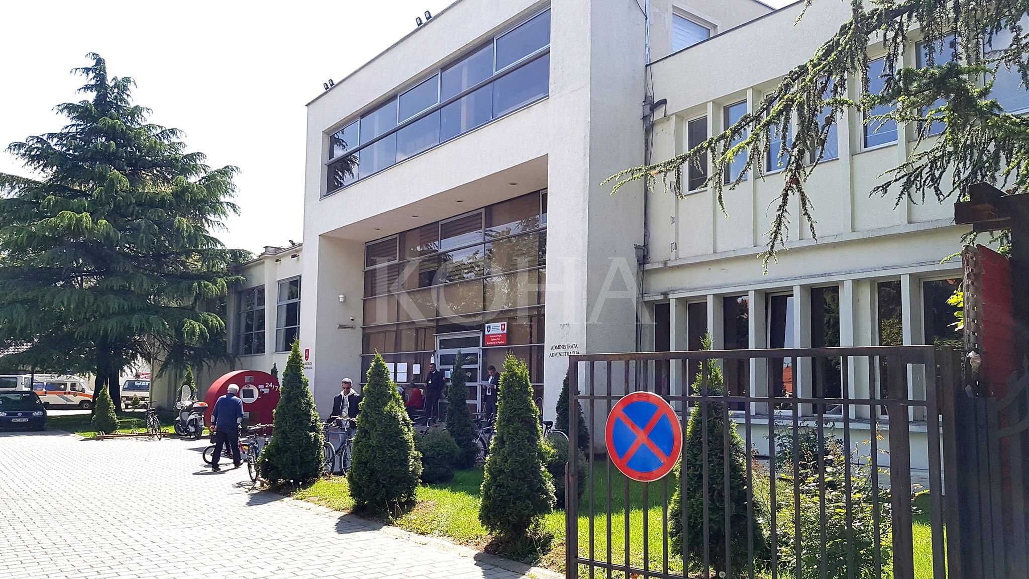 Aktakuzë ndaj shefit të kabinetit të kryetarit të Pejës dhe katër të tjerëve për prerëse bari