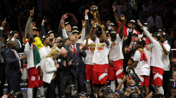 Toronto Raptors shkruan historinë duke triumfuar në NBA