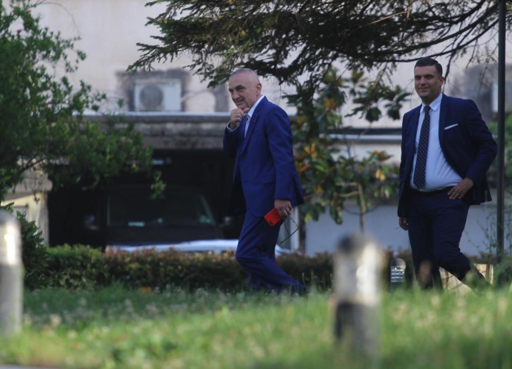 Meta takon me ambasadorët e BE-së, i informon për shtyrjen e zgjedhjeve