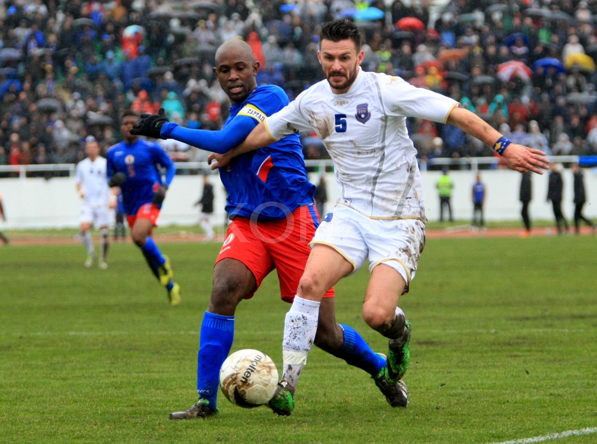 Alushi i jep fund karrierës, por mbetet në futboll