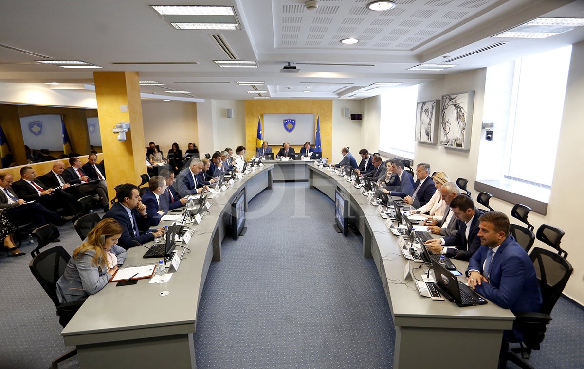 A do të veprojnë si PDK-ja edhe Nisma e AAK-ja me ministrat e tyre nën akuzë