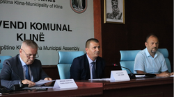 Klinasit duan ujë dhe asfalt