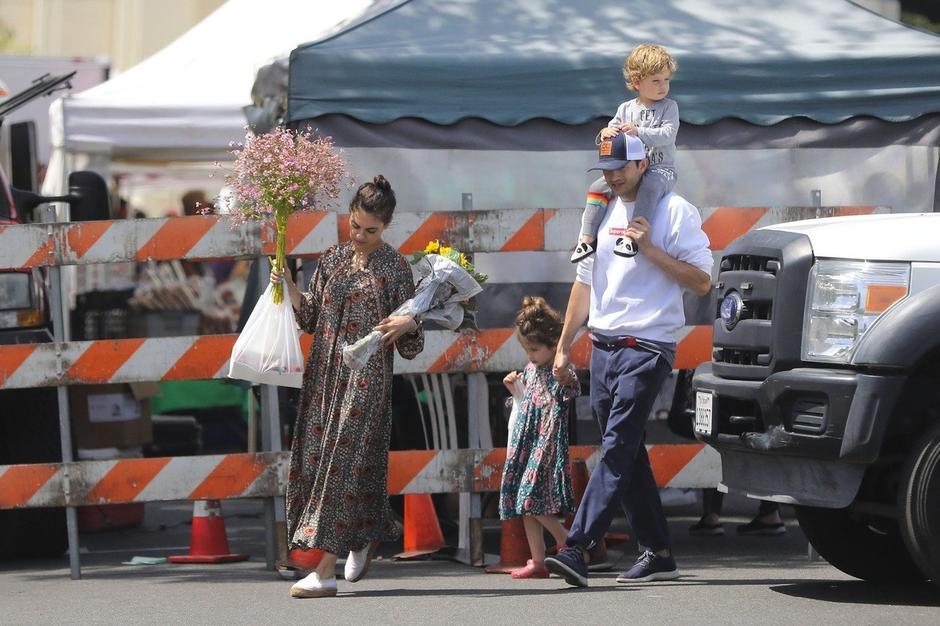 Ashton Kutcher dhe Mila Kunis tallen: “Mes nesh ka përfunduar çdo gjë”