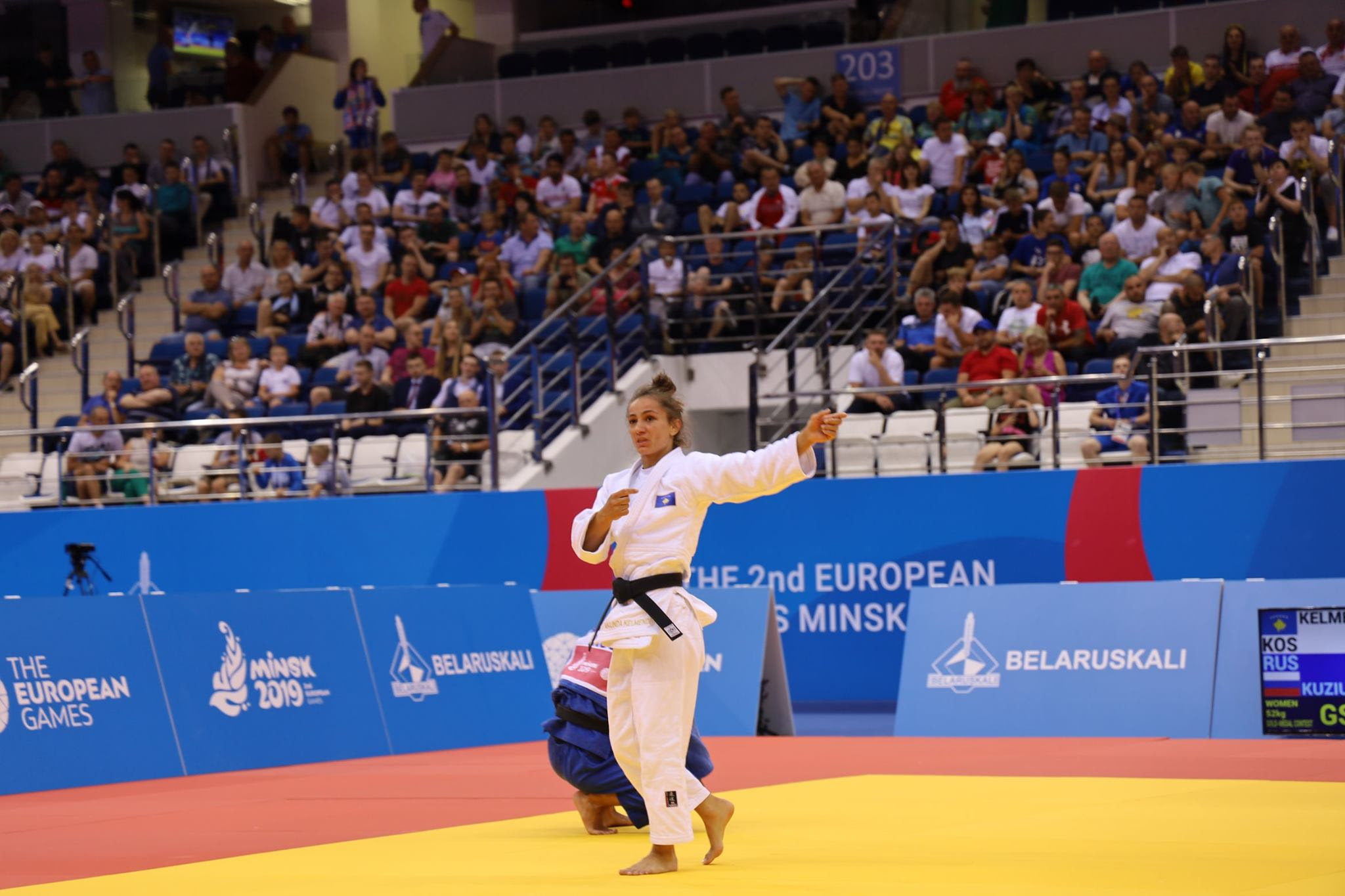 Majlinda Kelmendi tregon se kujt ia dedikon medaljen e artë