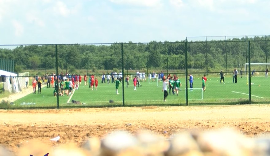 Turneu i futbollit në Kaçanik mblodhi 276 nxënës të 12 shkollave