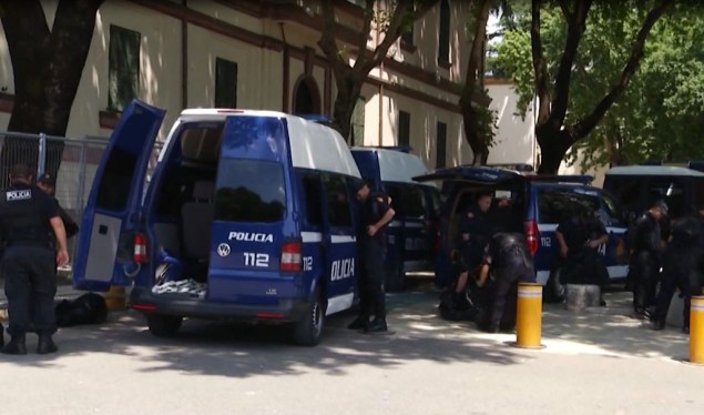 Rreth 7 mijë policë synojnë mbarëvajtjen e zgjedhjeve të kontestuara nga opozita në Shqipëri
