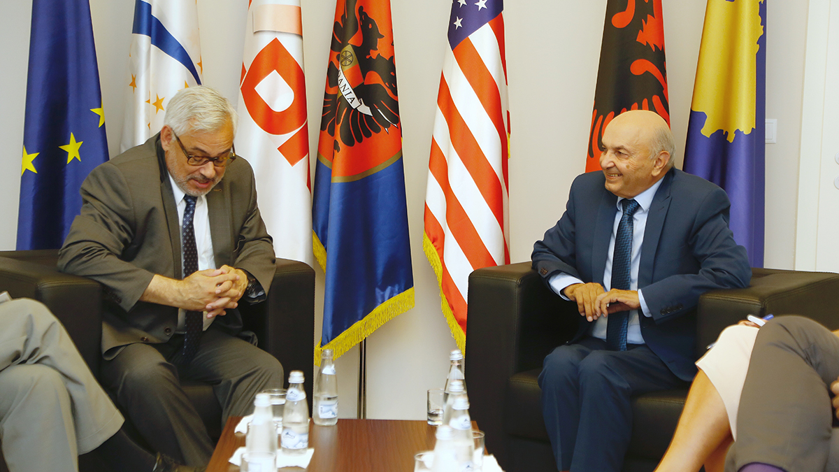 Ambasadori i  Zvicrës vlerëson rolin e LDK-së në proceset nëpër të cilat po kalon Kosova