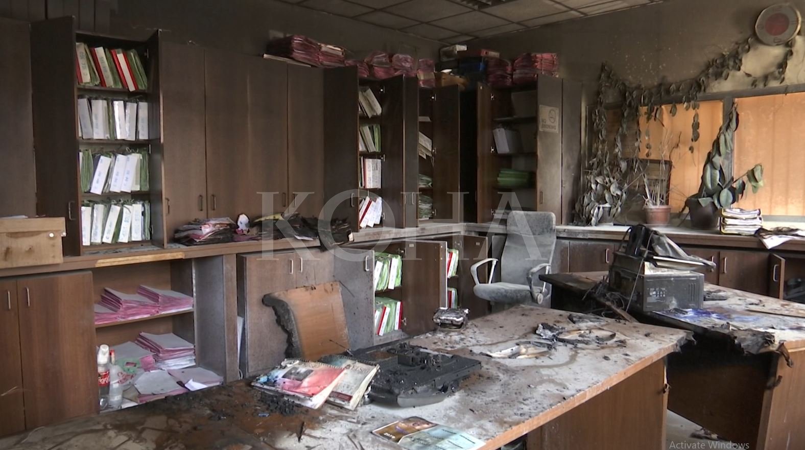 Nga zjarri në Gjykatën e Pejës dëmtohen disa dokumente për të burgosurit, fatmirësisht gjenden në arkiv