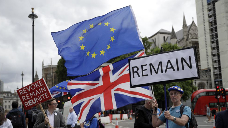 Përvjetori i Brexitit, vazhdon kaosi politik në Britani