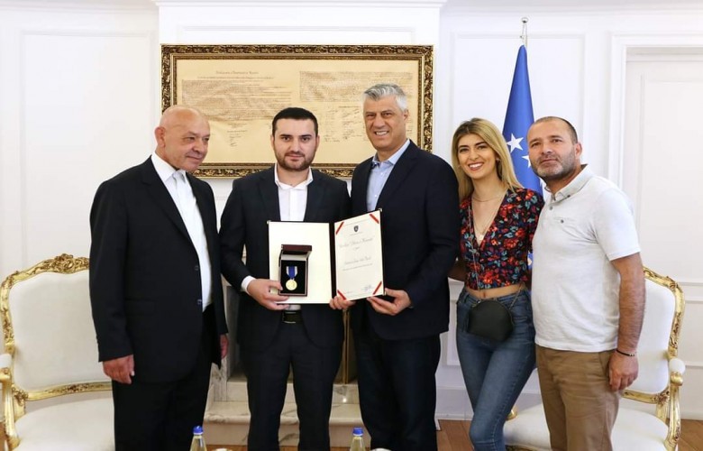 Në 21-vjetorin e rënies, Thaçi e dekoron me urdhrin `Hero i Kosovës` dëshmorin Jakup Agushi