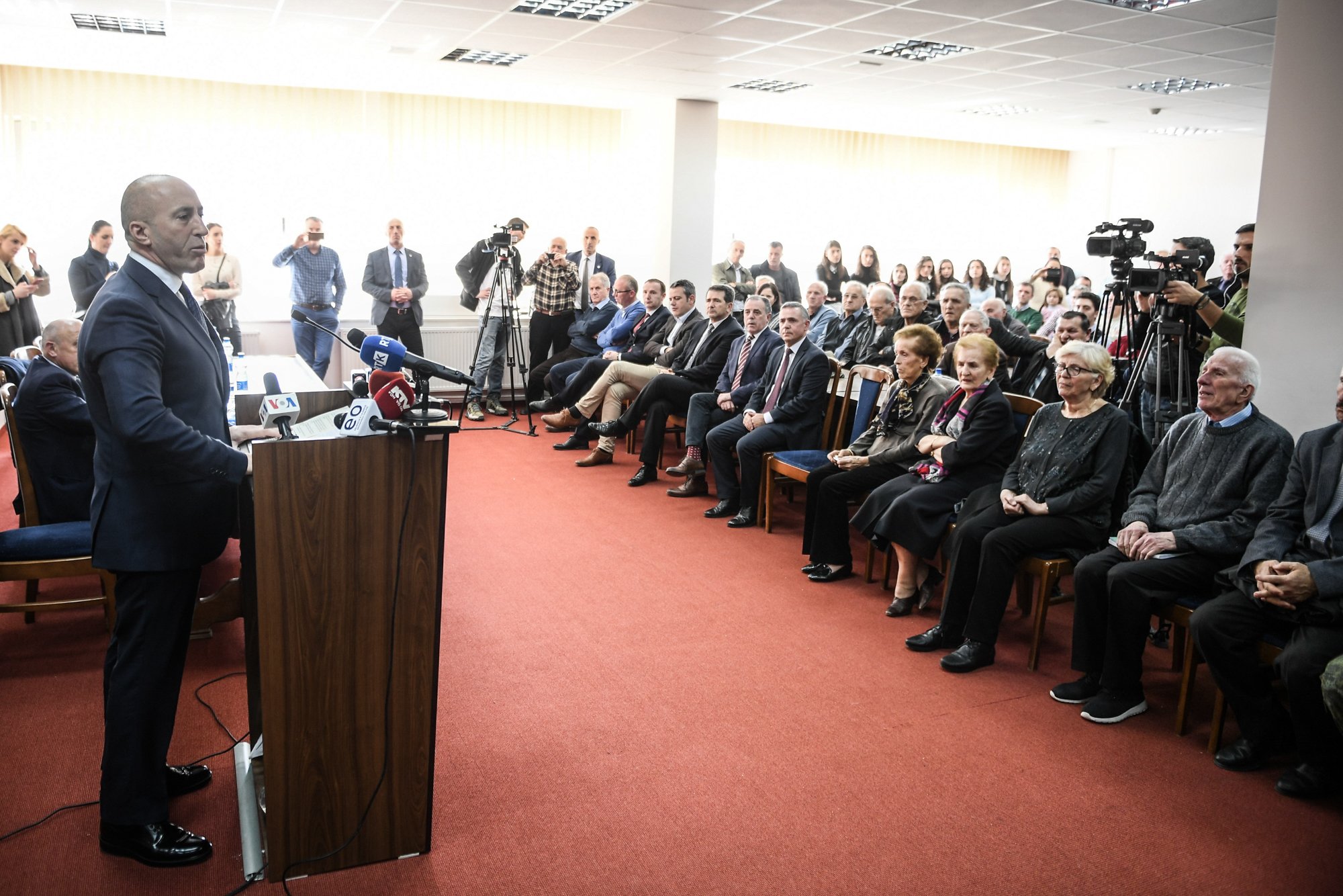 Haradinaj e quan Idriz Ajetin gardian i një gjuhe të sulmuar