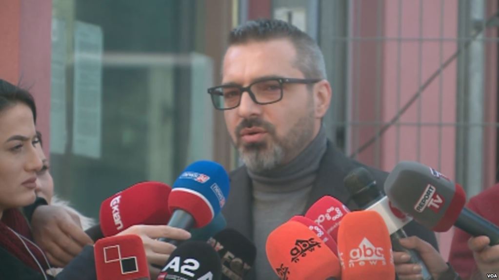 Ish-ministrit të Brendshëm të Shqipërisë i komunikohen akuzat