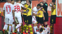 Augsburgu i bën nder Bayernit me fitoren ndaj Dortmundit