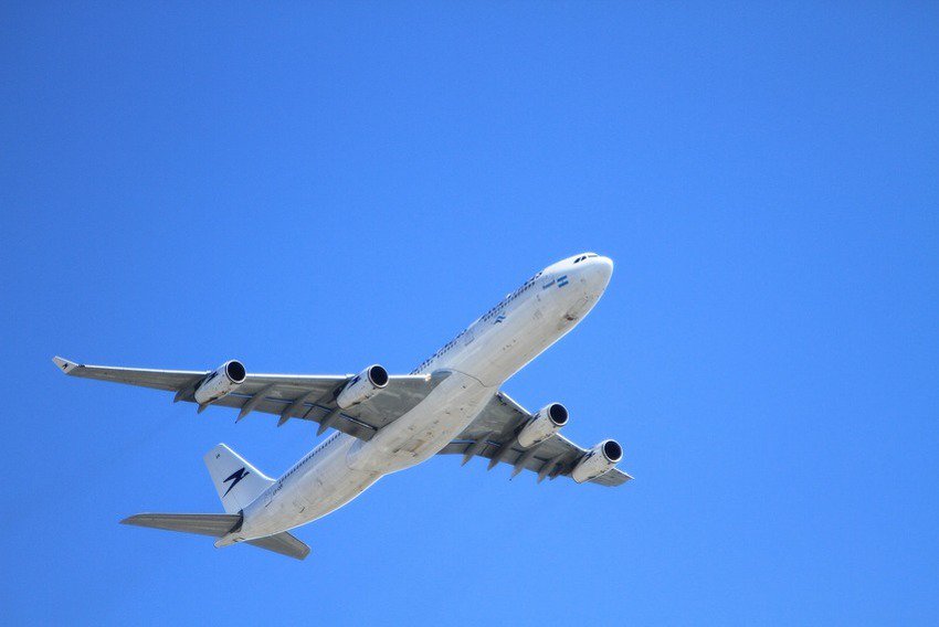 Amerika ndalon transportimin e baterive të plota litium-jon si ngarkesë në avionë të pasagjerëve