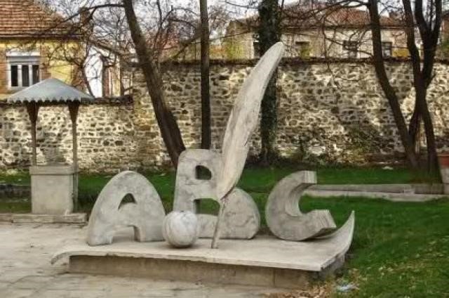 Shqipëria do të krijojë regjistrin shtetëror të mësuesve të shqipes në diasporë