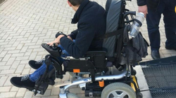 Avokati i Popullit kërkon nga autoritetet krijim të kushteve për të lirë për personat me karroca