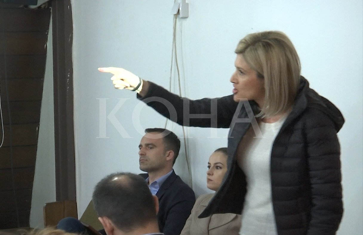 Seanca për pronat rreth Kullës së Sylejman Vokshit nuk shkoi pa përplasje