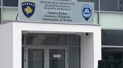 Simbolet shtetërore të Kosovës në Kllokot, Lista Serbe i quan provokim