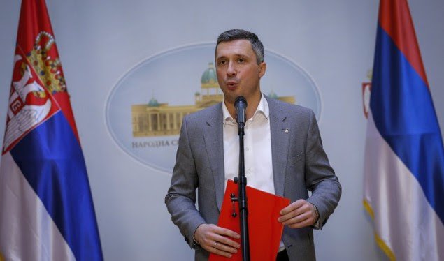 Obradovic: Vucic negocia el reconocimiento de Kosovo