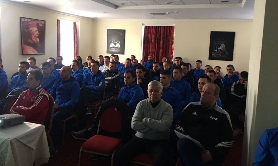 Gjyqtarët në Shqipëri bojkotojnë ndeshjet e futbollit