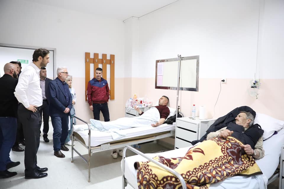 Aksident i rëndë në Gjilan pasi kamioni përplaset me disa vetura