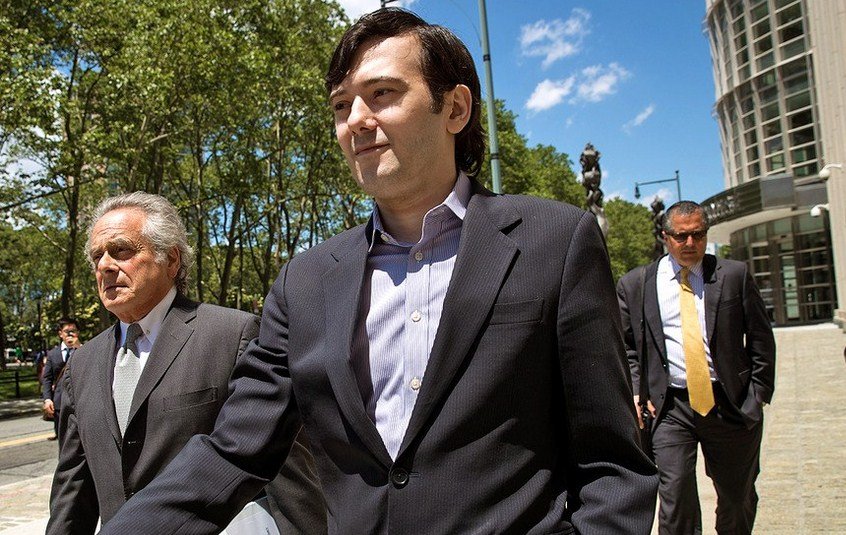 Martin Shkreli kompaninë e tij farmaceutike e drejton me celular nga burgu