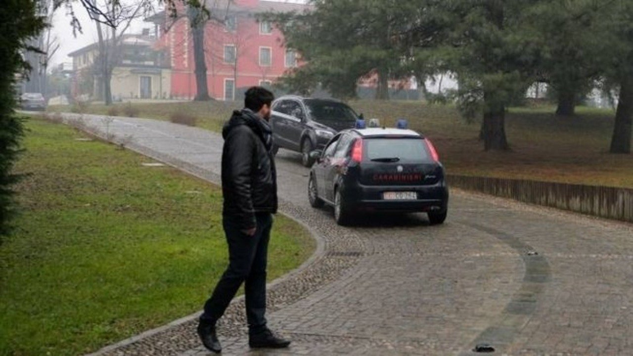 Italianët iu hakmorën shqiptarit për grabitje, drogë dhe një femër duke e murosur