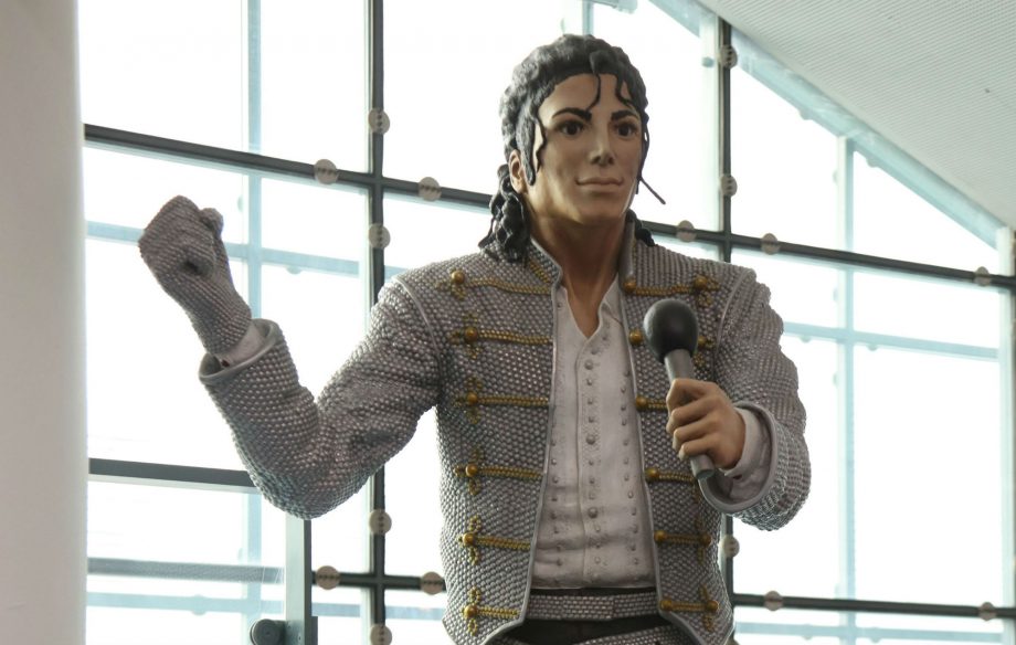 Largohet statuja e Michael Jacksonit nga Muzeu Kombëtar i Futbollit në Britani të Madhe