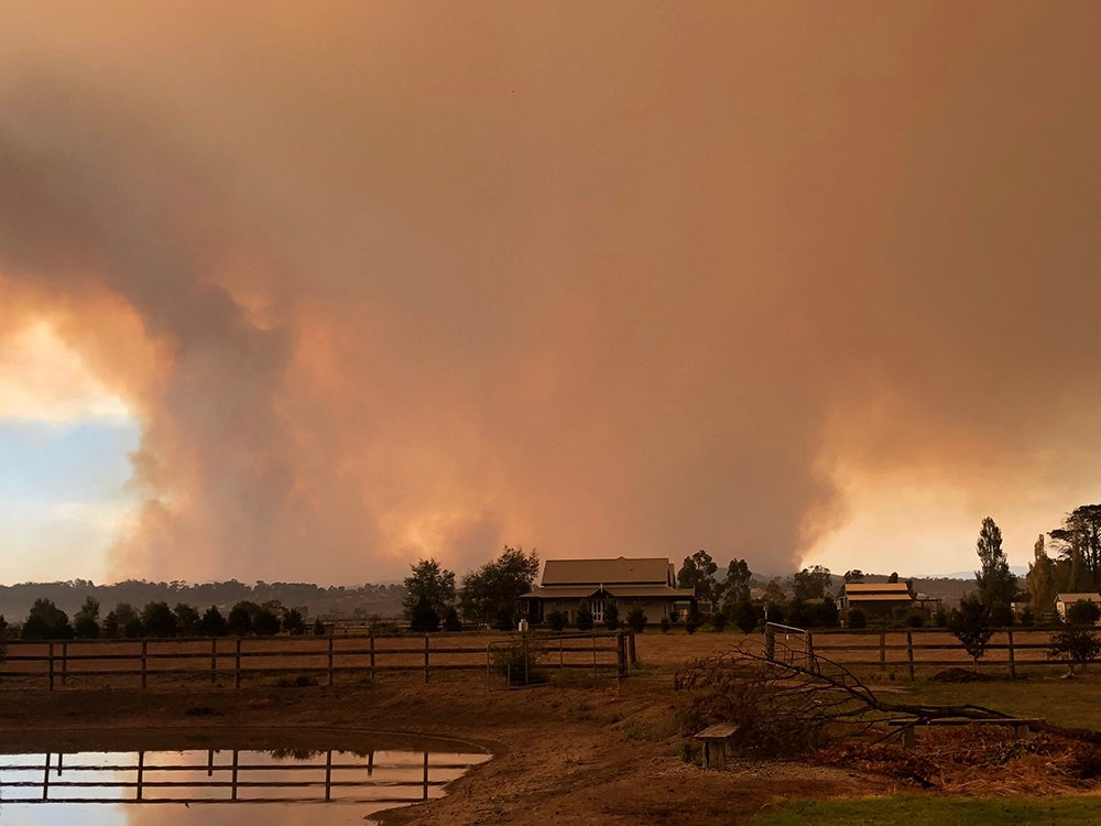 Vazhdon kaosi në juglindje të Australisë, raportohet për dhjetëra shtëpi të djegura