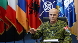 Juneau: S’kemi plan për ta reduktuar numrin e trupave të KFOR-it në Kosovë