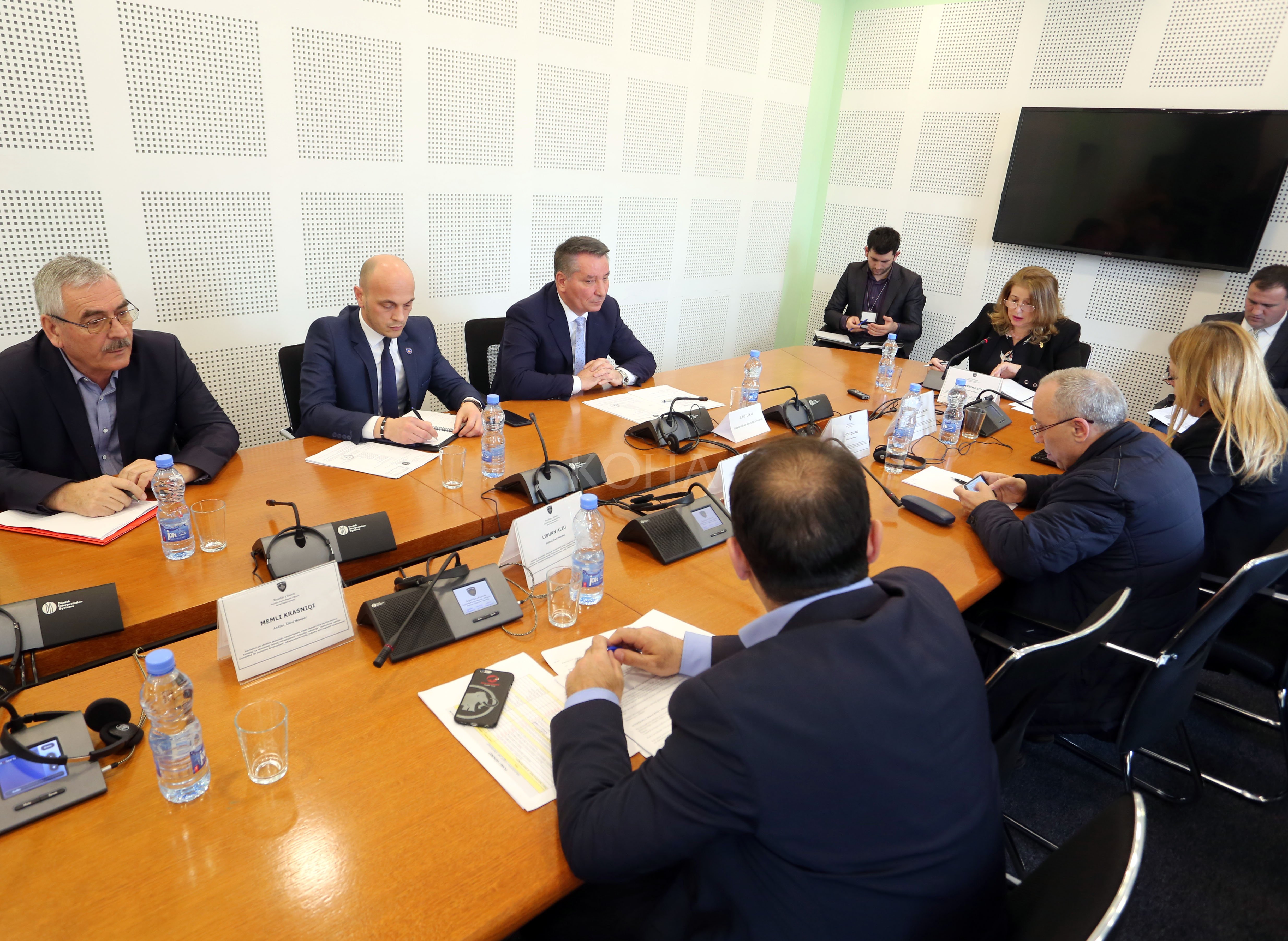 Deputetët i kërkojnë ministrit Lekaj të vendoset standard në ndërtimin e autostradave