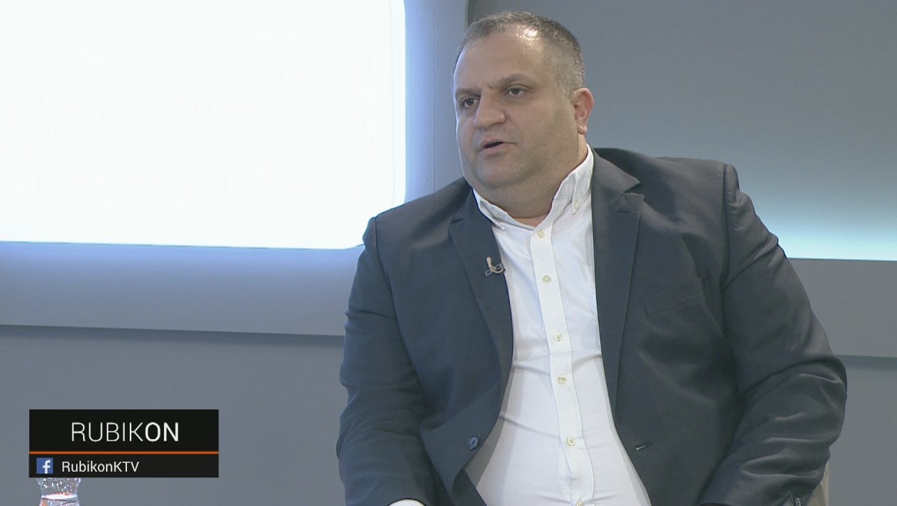 Ahmeti thotë se Ekipi negociator nuk shkoi tinëz në Bruksel