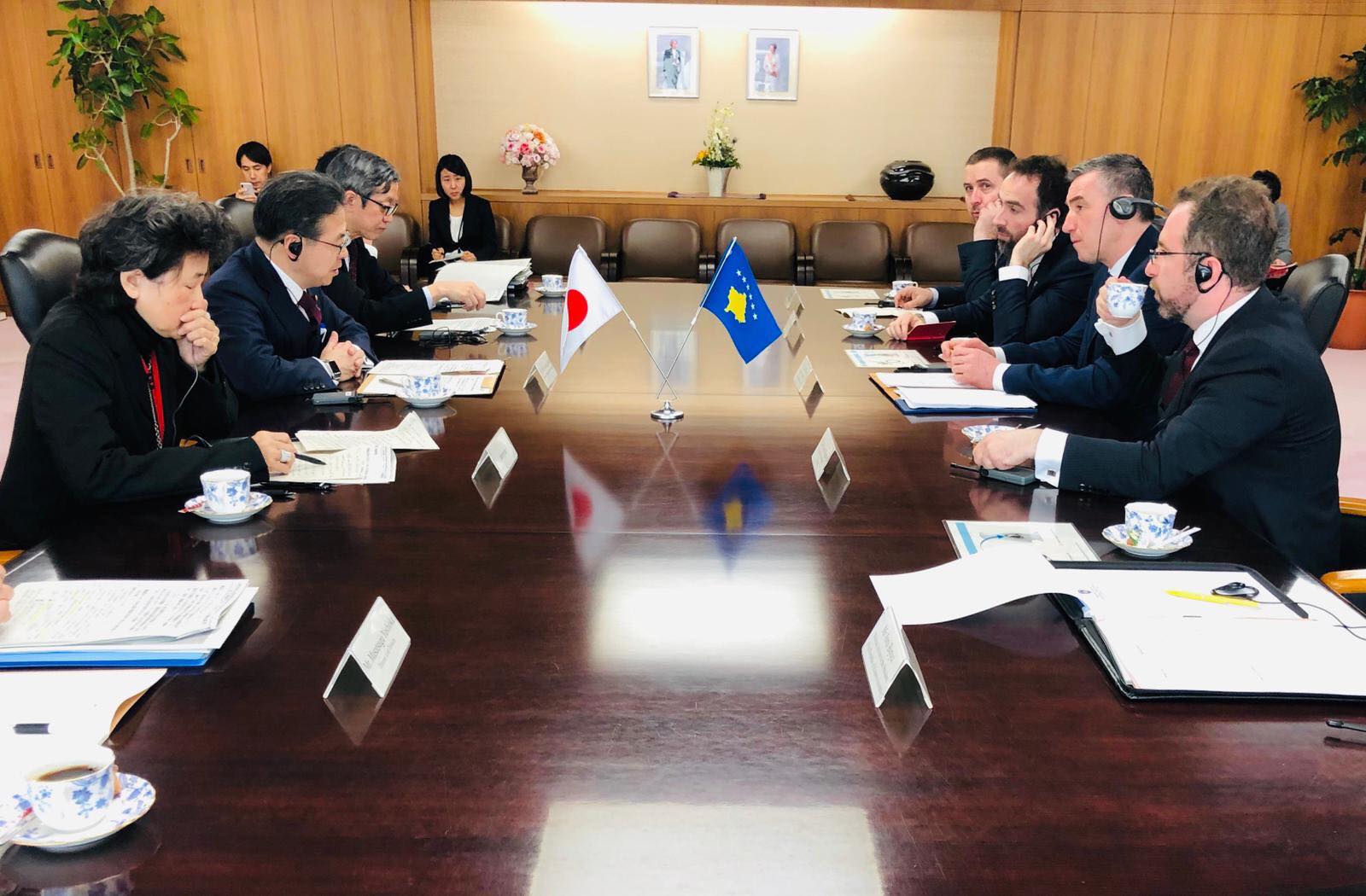 Veseli fton investitorët nga Japonia të investojnë në Kosovë